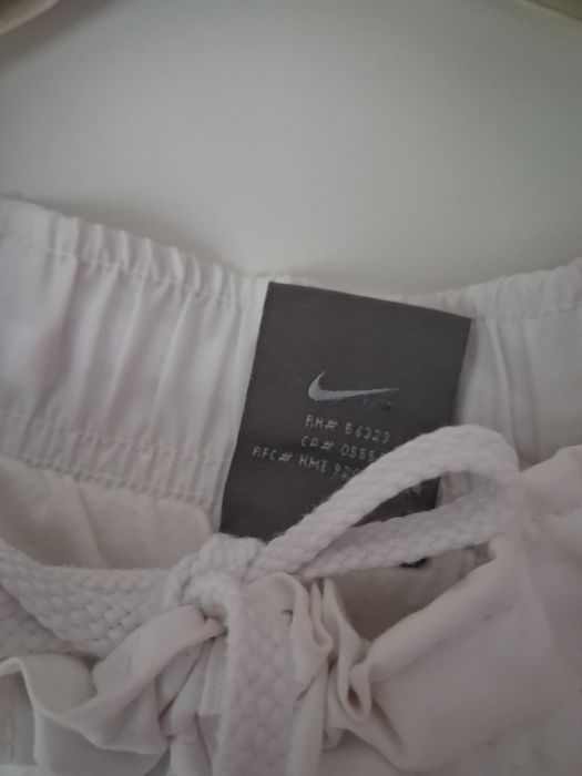 Białe spodnie Nike unisex