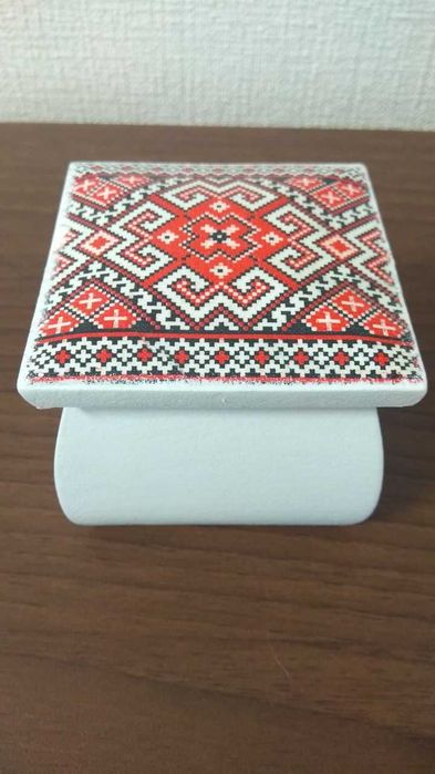 Маленька скриня, розмір 8*8*6см