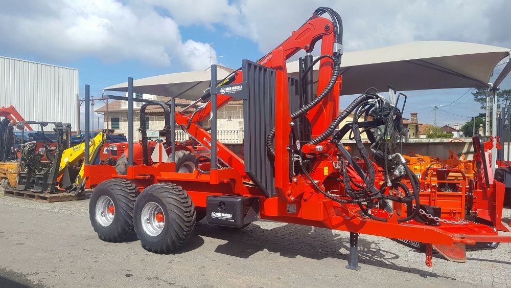 Reboque Florestal Novo 8000kg chapeado com grua