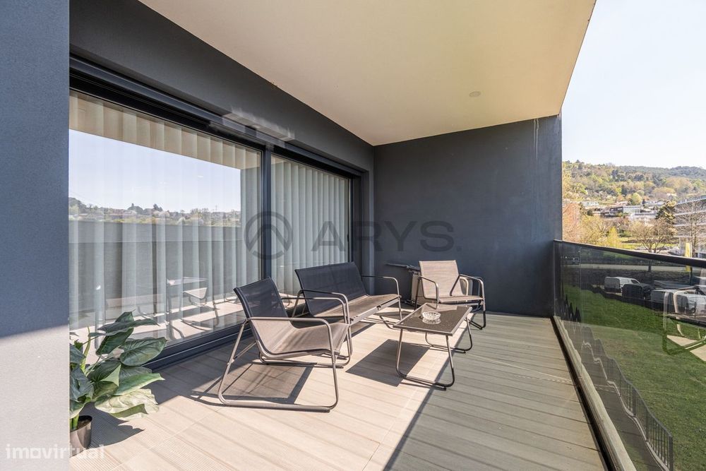 Apartamento T3 Semi-novo em Tenões, Braga
