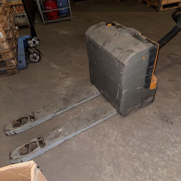 Podnośnik elektryczny Paleciak Akumulatorowy Jungheinrich EJE 120