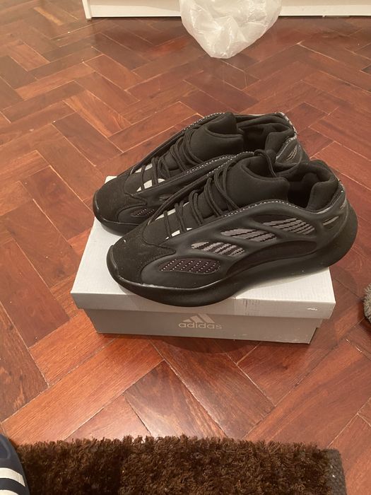 Adidas Yeezy Boost 700 V3 Dark Glow 38 usado.