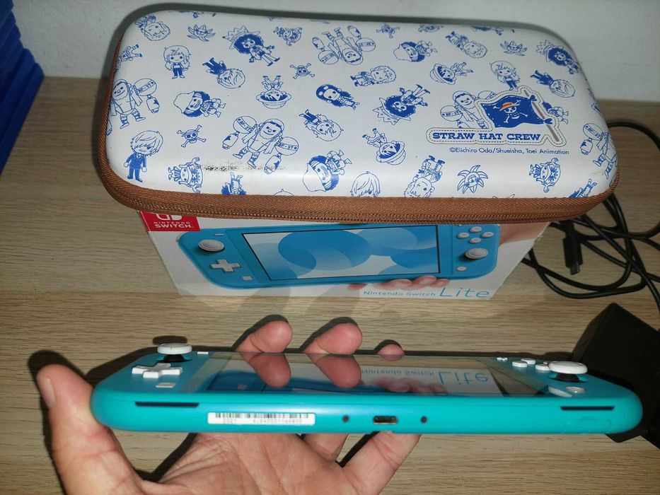 Nintendo Switch Lite Turquesa C/Caixa + Bolsa One Piece + Carregador