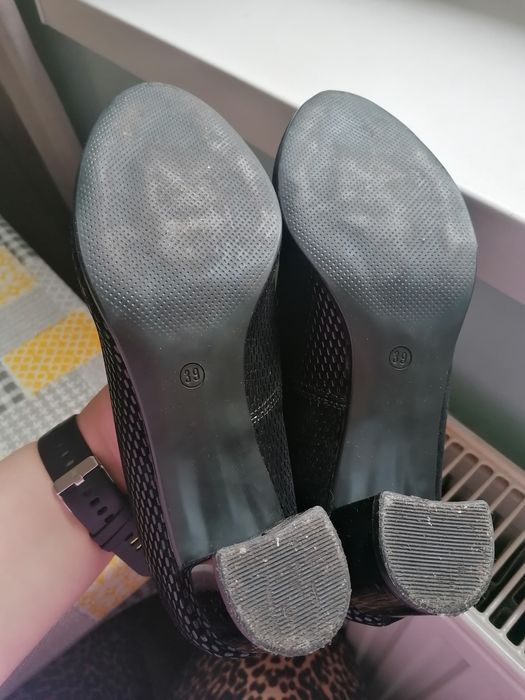 Buty na obcasie r. 39