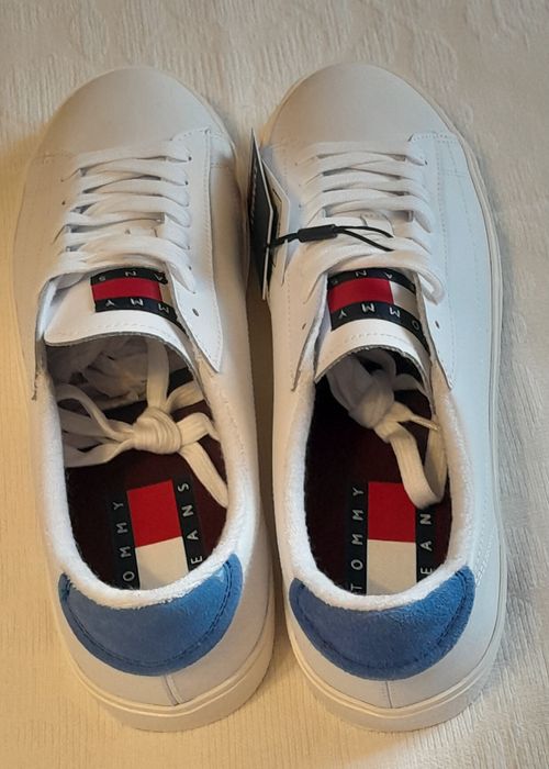 Tênis brancos da Tommy Jeans