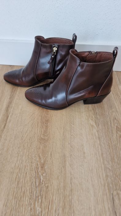 Botim bota salto antik perfurado Massimo Dutti