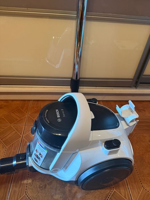 Пилосос безмішковий Bosch Serie 2 BGS05A225