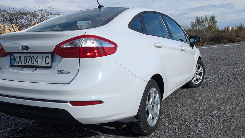 Ford Fiesta 2015 року седан