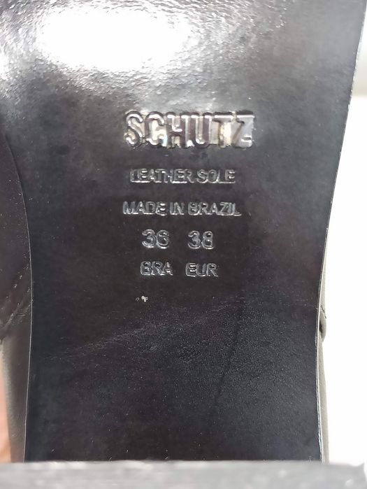 Botim Schutz em couro e cristais tamanho 38