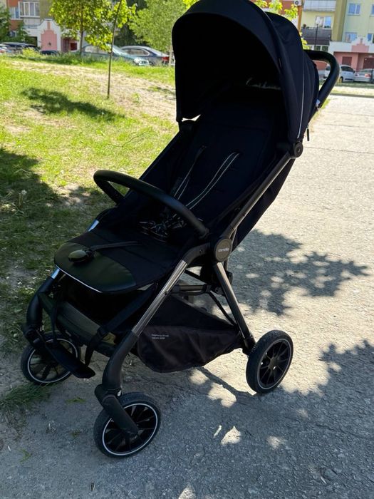 Продам прогулянкову коляску Carrello, чорна