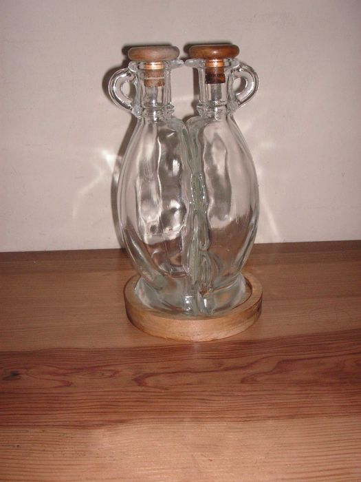 Jarro Água Sumo Vidro, Galheteiro Vidro / Madeira e Tesoura Inox Aves