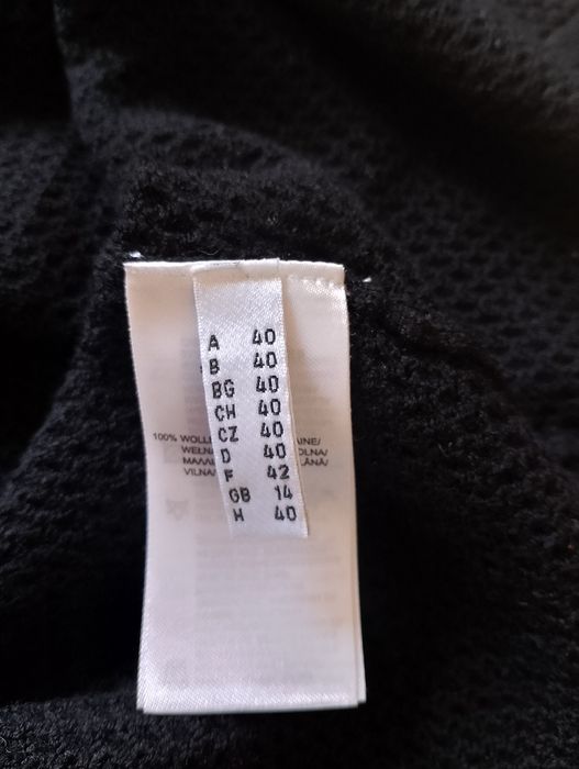 Czarny rozszerzamy sweter 100% wełna