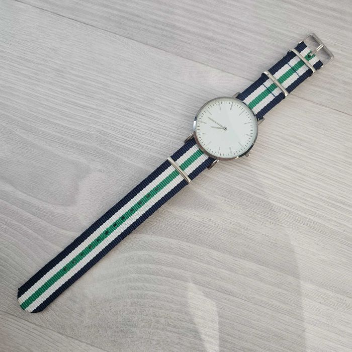 Relógio Quartz Minimalista com Bracelete NATO