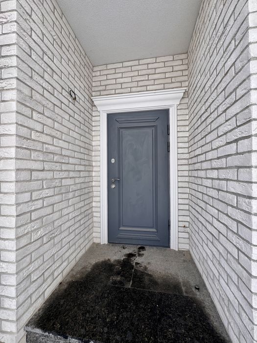 Таунхаус з закритою територією