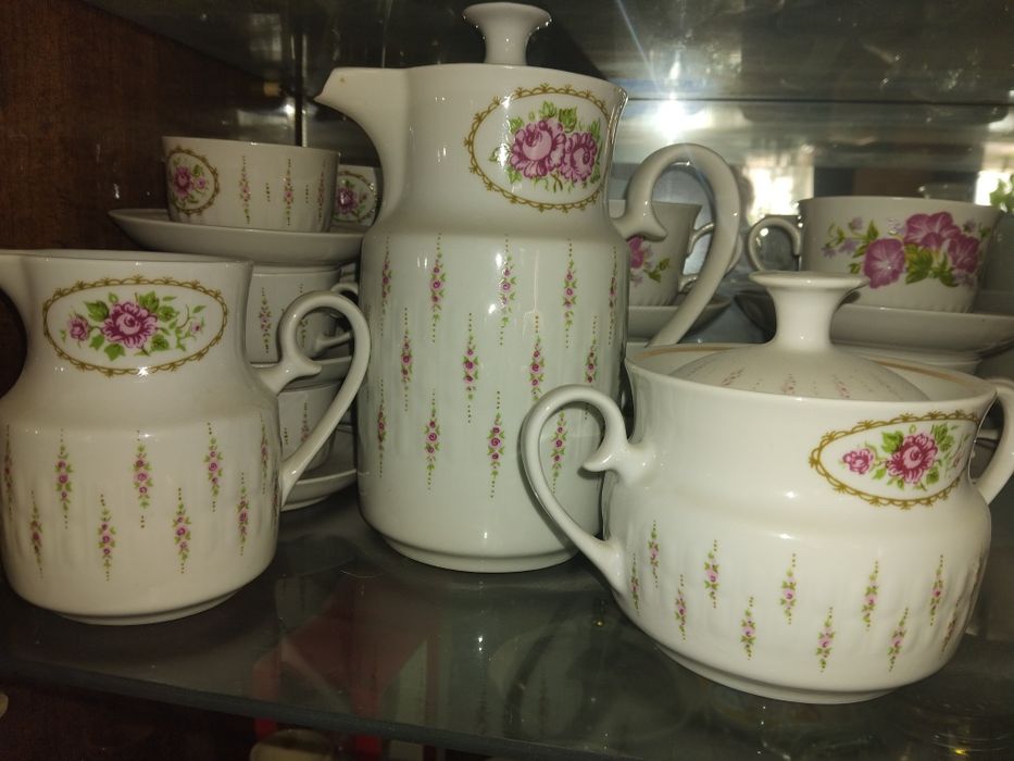 Продам 3 сервиза хорошего  качества и в полном обьеме.