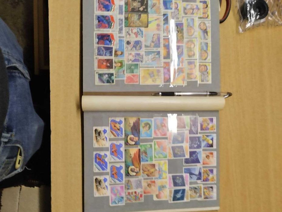 Продаю марки с альбомом