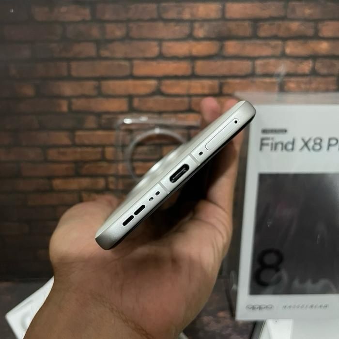 OPPO find x8 pro 16gbs RAM 512 internos