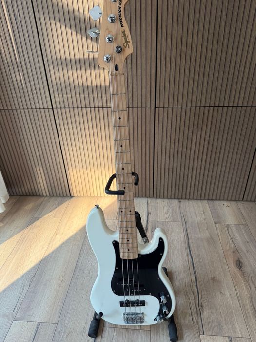 Bass Precision Squaier Fender