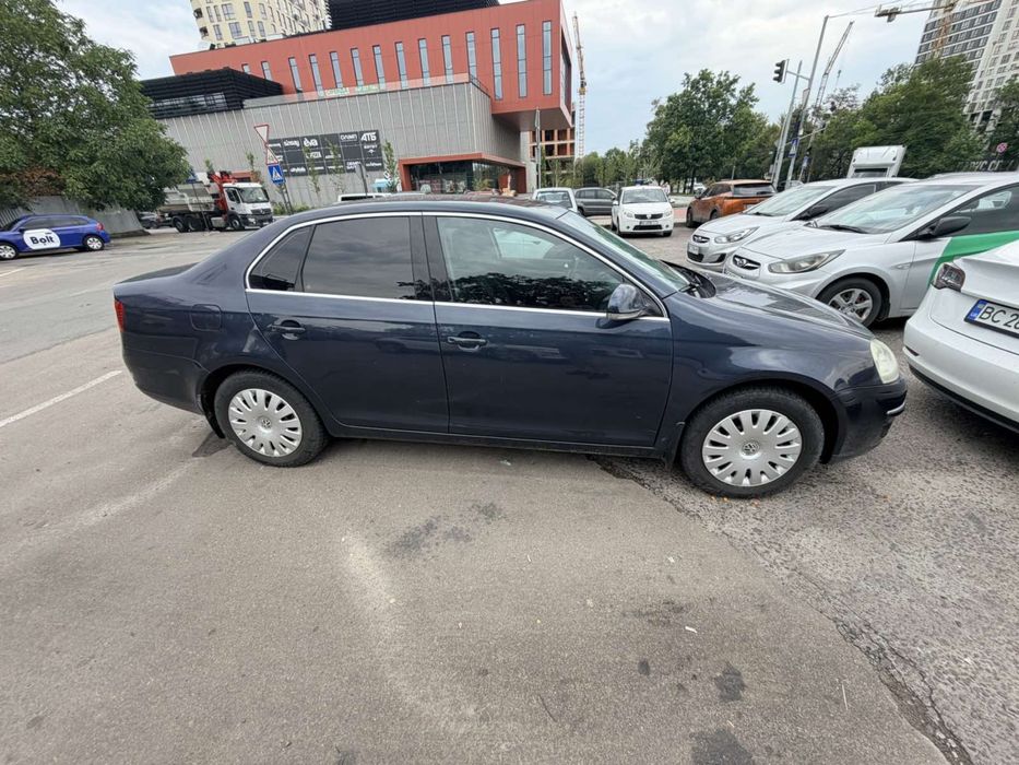 Vw Jetta 1.6 бензин 2006р