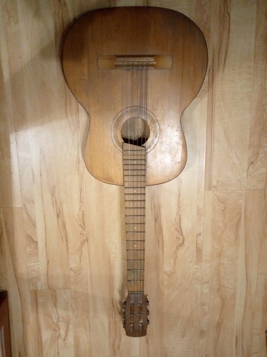 Гитара шестиструнная