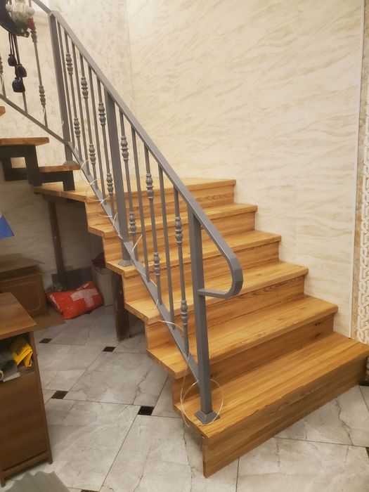 Сходи, Підсходинки, дерев'яні сходи, меблеві щити, ступеньки, ступень