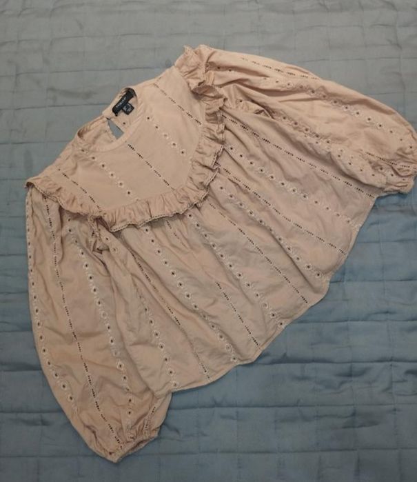 Стильна укорочена натуральна блуза в прошву Primark з об'ємним рукавом