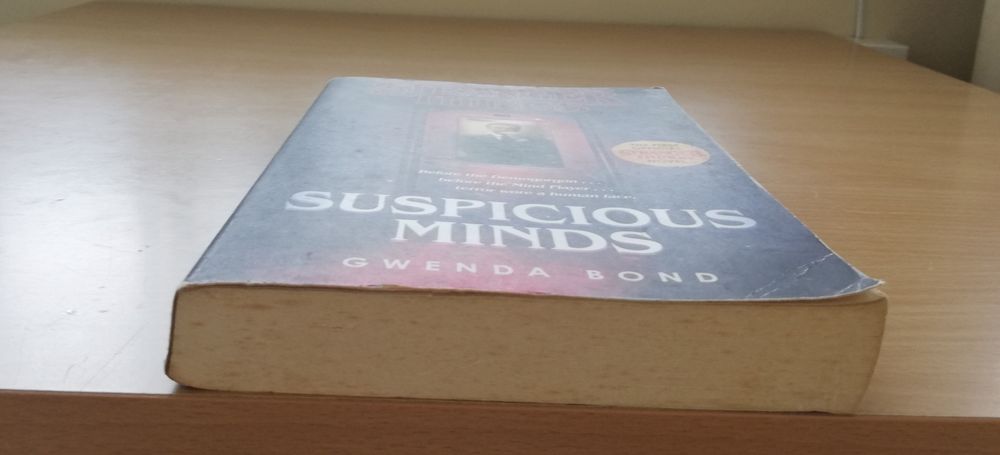 Livro "Suspicious Minds" de Gwenda Bond