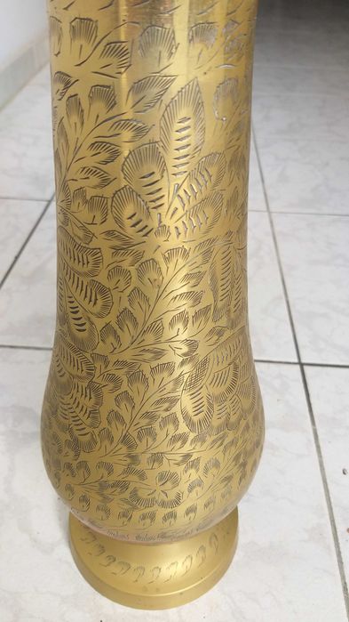 jarra para flores cônico de latão