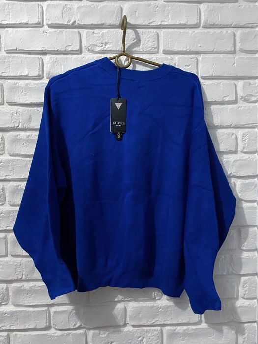 Nowy oryginalny chabrowy/niebieski sweter Guess. Sweter Guess