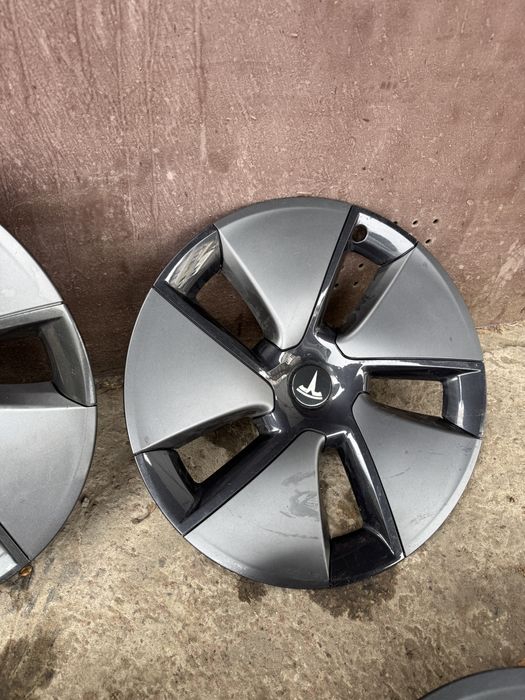 Ковпаки Tesla Model 3 R18