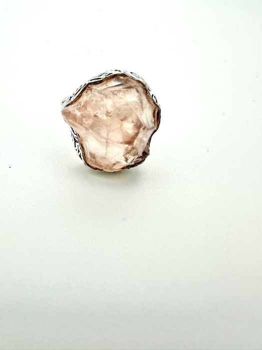 Pierścionek kamień naturalny
kwarc różowy surowa bryłka. Próba 925