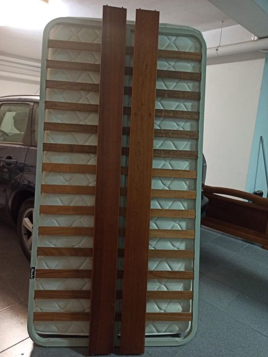 Cama e Colchão de Solteiro