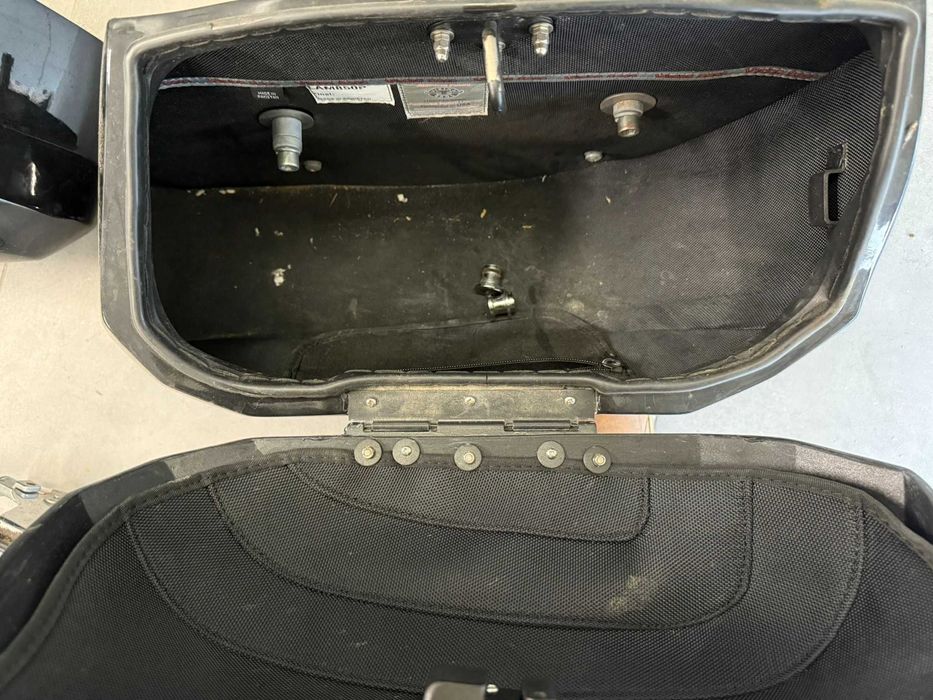 Kufry sakwy sztywne Harley Viking Lamellar Raven + oparcie + bagażnik