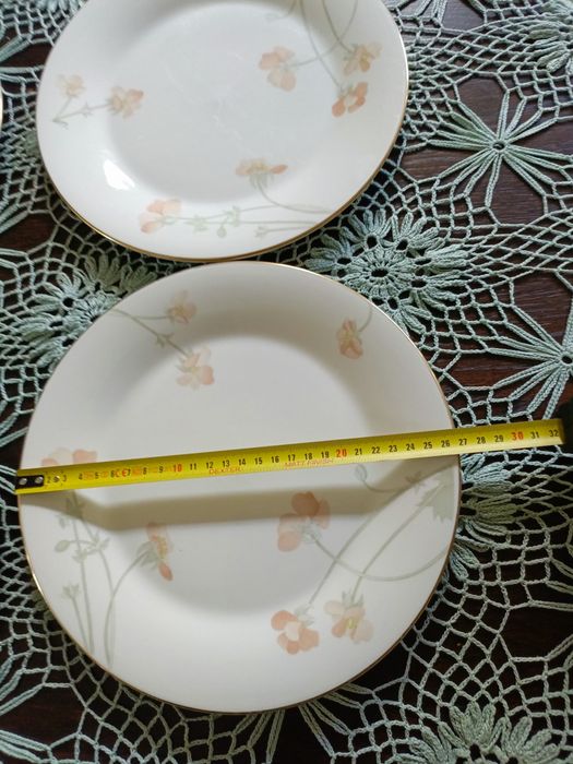 Cztery talerze obiadowe angielska porcelana