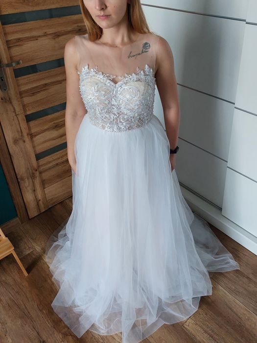 Suknia ślubna z pięknym gorsetem