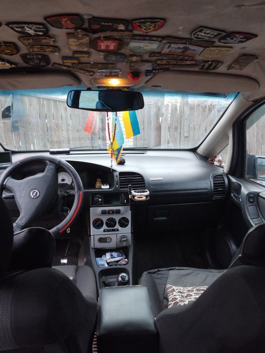 Хороше сімимісне авто потрібно трішки прикласти руки у мене немає часу заніматися хто бажає купити буде торг за 1500доларів на запчастини але нижче вже не вітдам усім гарних продажів.