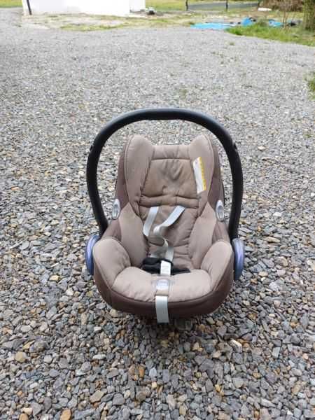 Fotelik- nosidełku Maxi Cosi 0-13 kg ze śpiworkiem do wózka