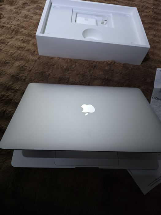 Macbook pro 13. 2022 M2 8/256