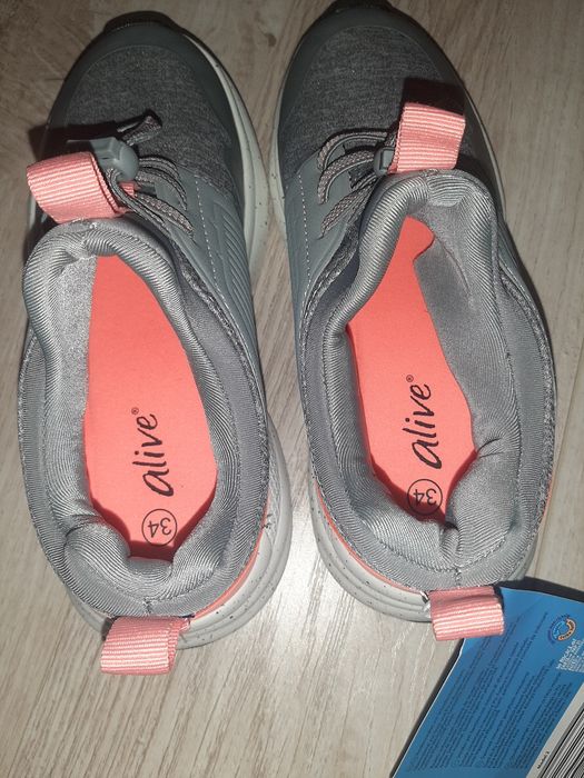 Оригінальні кросівки на дівчинку від alive