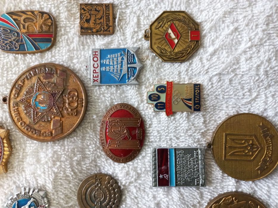 Продам лот различных знаков.