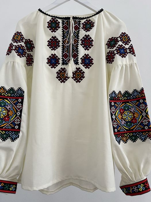 Жіноча вишиванка