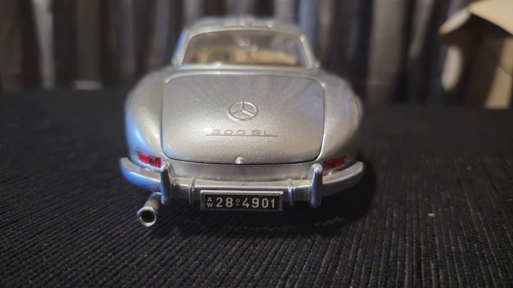 Miniatura Mercedes 300 SL  1/18