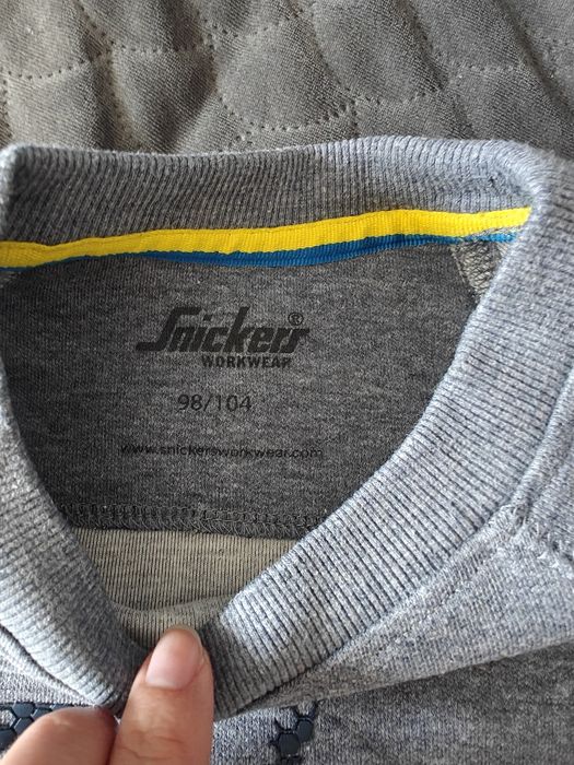 2 bluzy dziecięce Snickers 98/104 + plecak