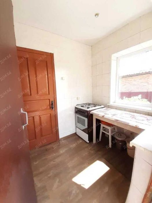 Доглянутий будинок з комунікаціями.