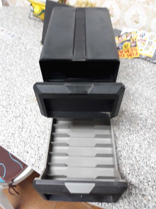 Dois arquivadores para casstes video vhs