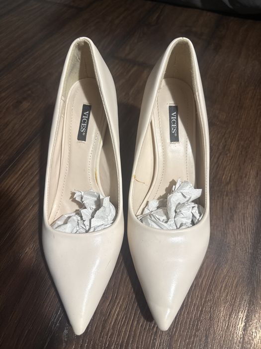 Szpilki skórzane pudrowy róż