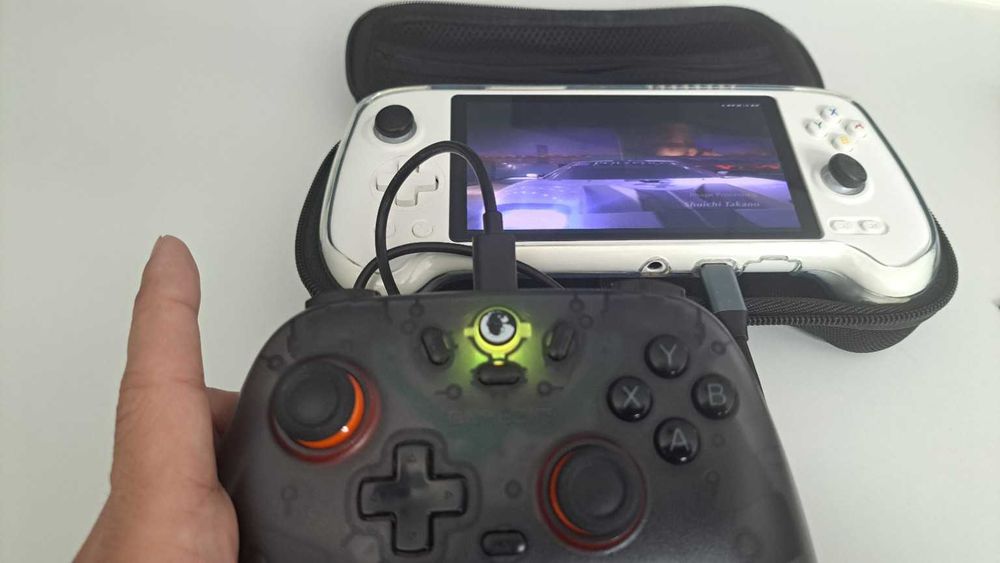 Anbernic RG557 + Cartão 500GB + Hub HDMI + Comando + Extras