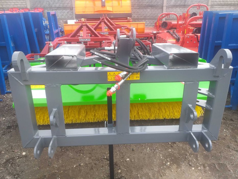 Paleciak na tylni TUZ ciągnika rolniczego widły do palet widła