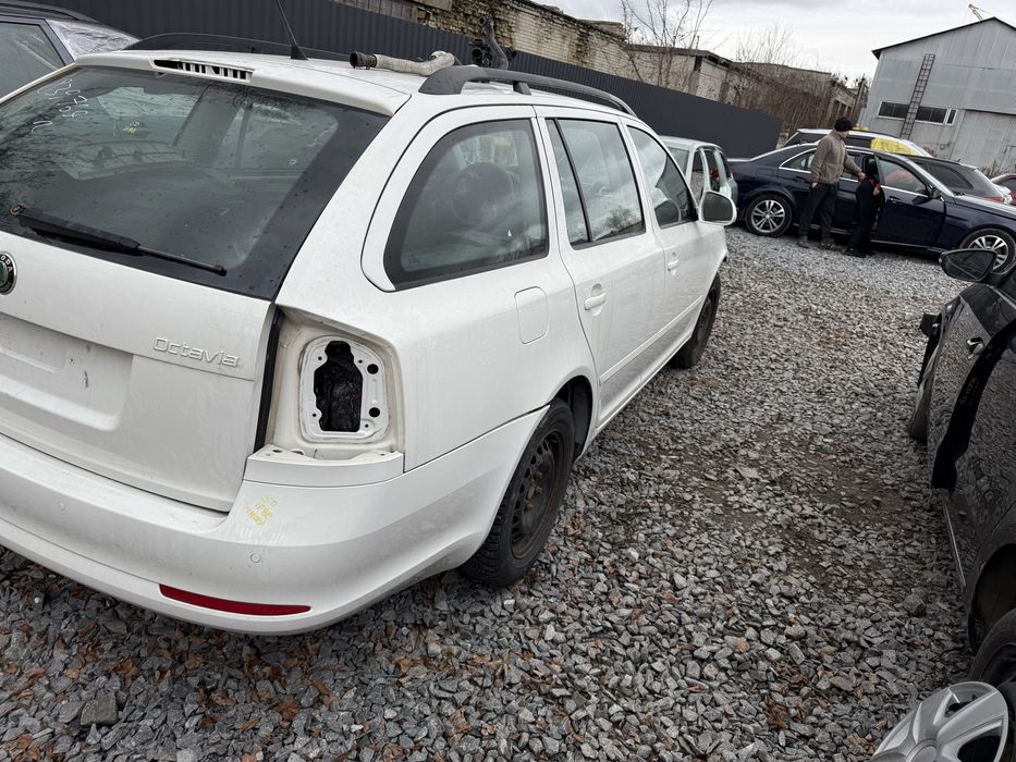 Четвертинна на авто шкода октавія а5 LF9e в універсалі SKODA OCTAVIA