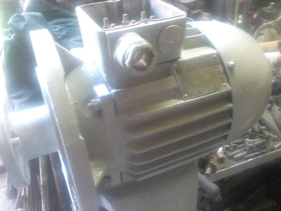 Przekładnia kątowa z silnikiem